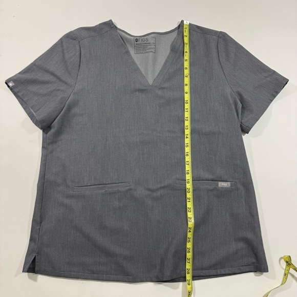 Figs Casma Three Pocket Scrub Top Grey - Picture 6 of 6